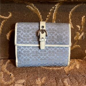 Vintage coach compact wallet in blue and white